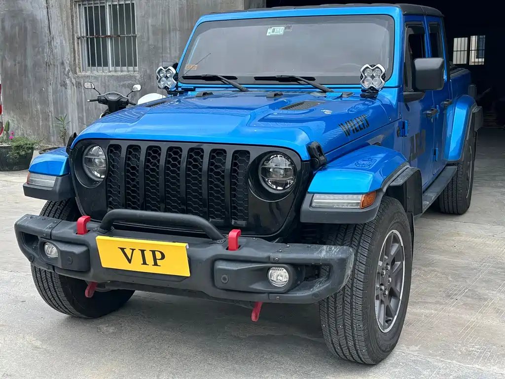 Jeep Gladiator 2023 — фото 1 из 5