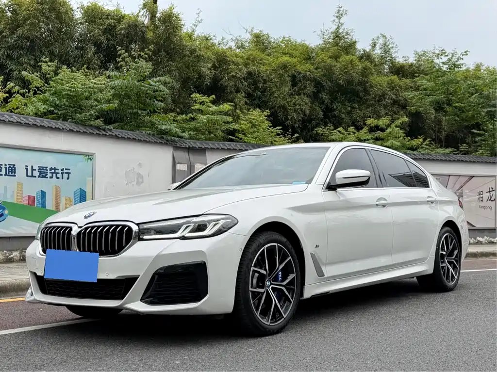 BMW 5 Series 2022 — фото 1 из 5