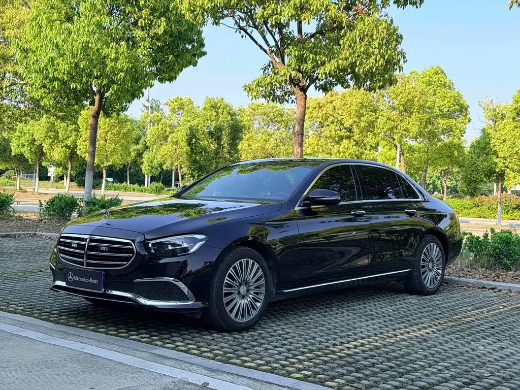 Mercedes-Benz E-Class 2023 — фото 1 из 5