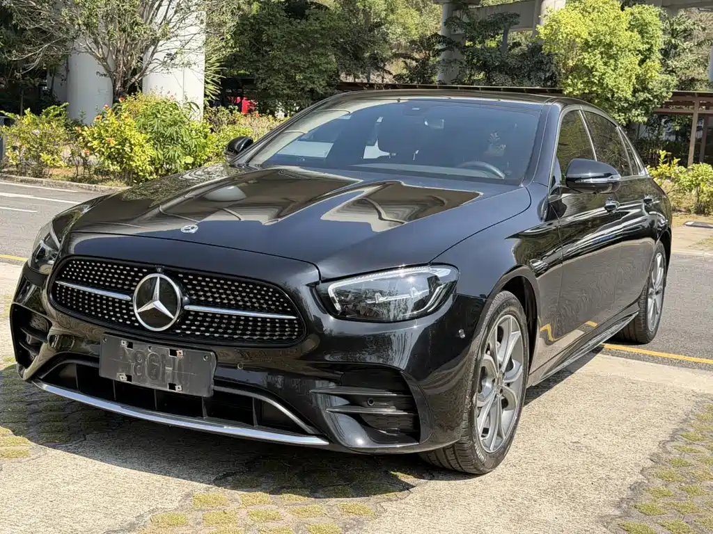Mercedes-Benz E-Class 2022 — фото 1 из 5