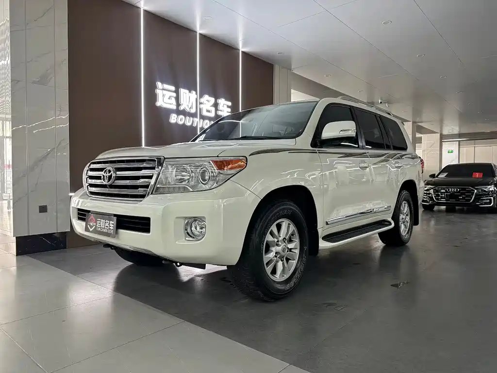Toyota Land Cruiser 2015 — фото 1 из 5