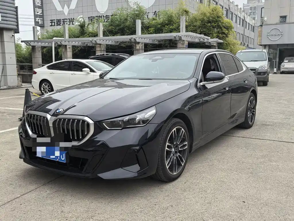 BMW 5 Series 2026 — фото 1 из 5