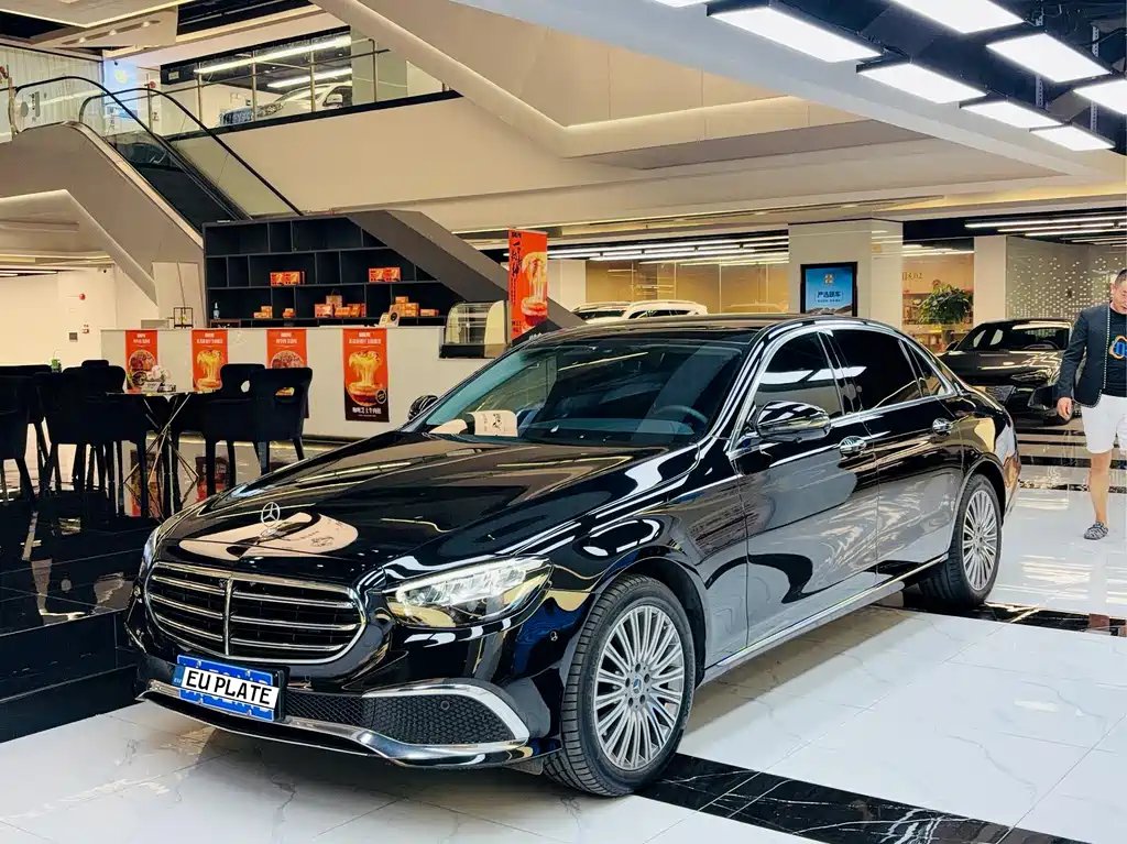 Mercedes-Benz E-Class 2022 — фото 1 из 5