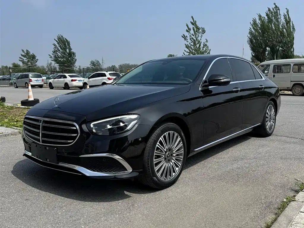 Mercedes-Benz E-Class 2023 — фото 1 из 5