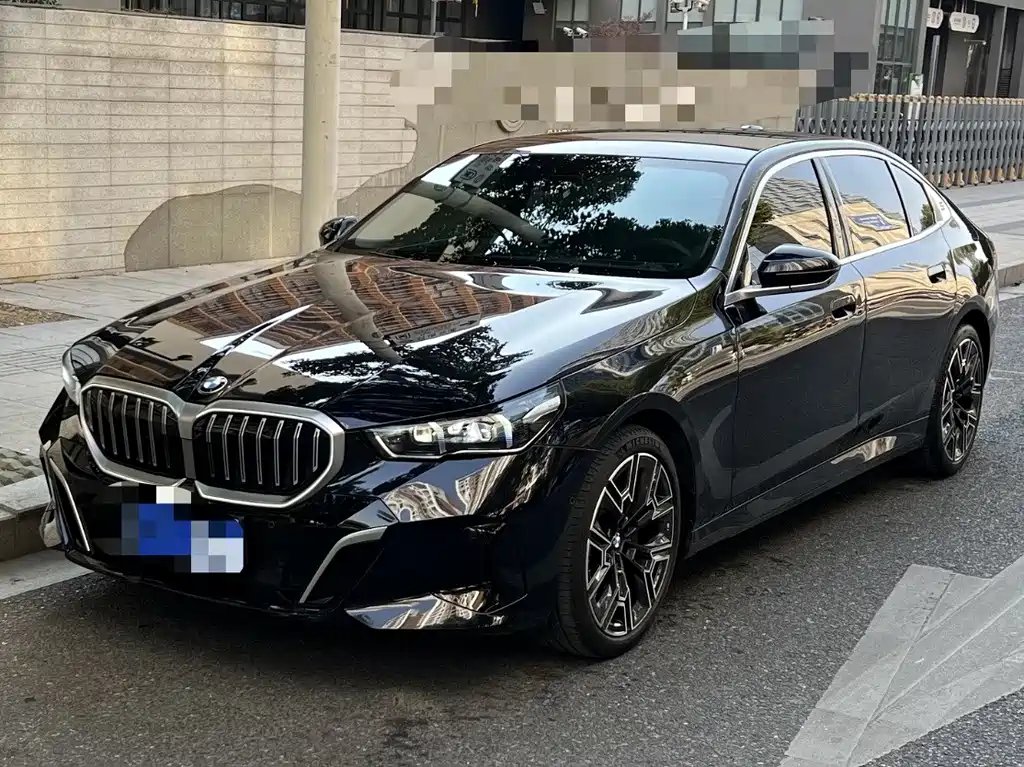 BMW 5 Series 2026 — фото 1 из 5