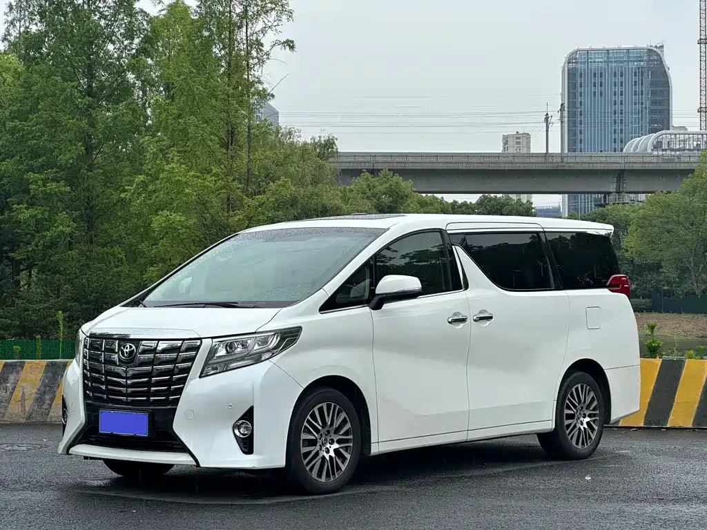 Toyota Alphard 2016 — фото 1 из 5