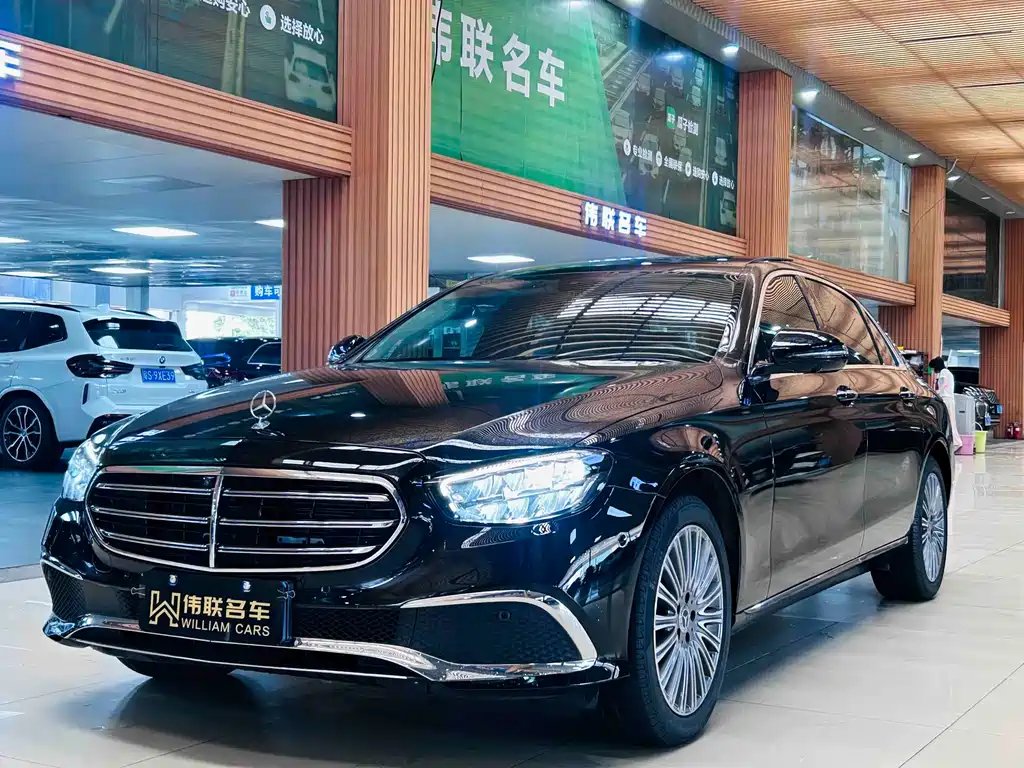 Mercedes-Benz E-Class 2022 — фото 1 из 5