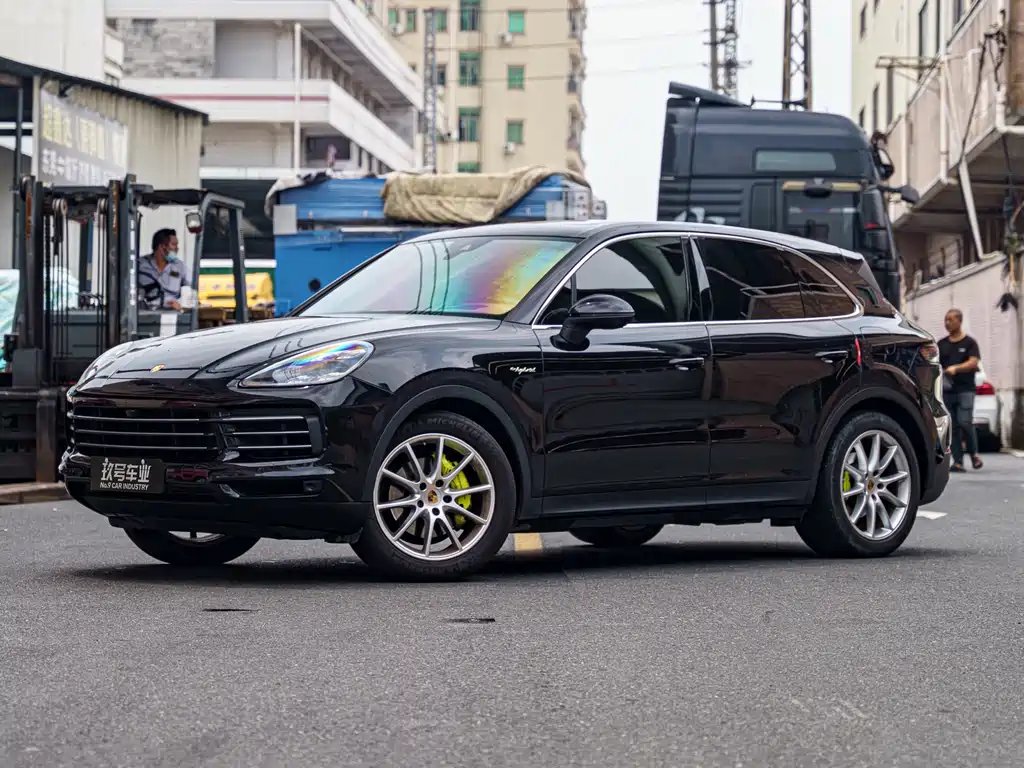 Porsche Cayenne Hybrid 2020 — фото 1 из 5
