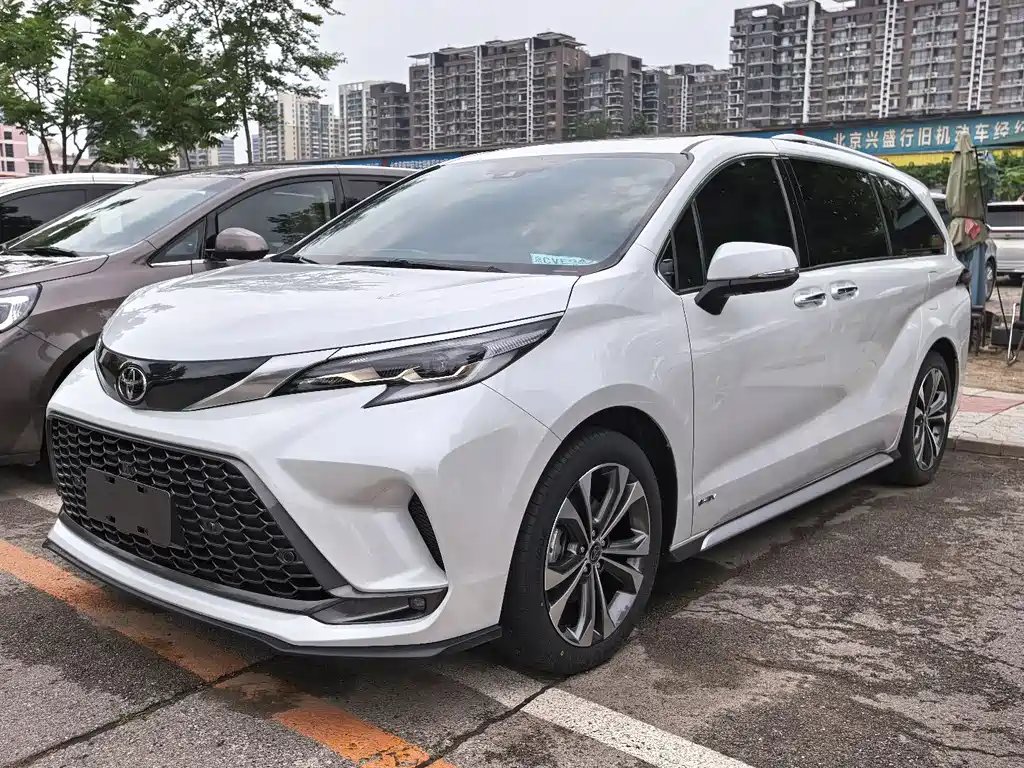 Toyota Granvia 2025 — фото 1 из 5
