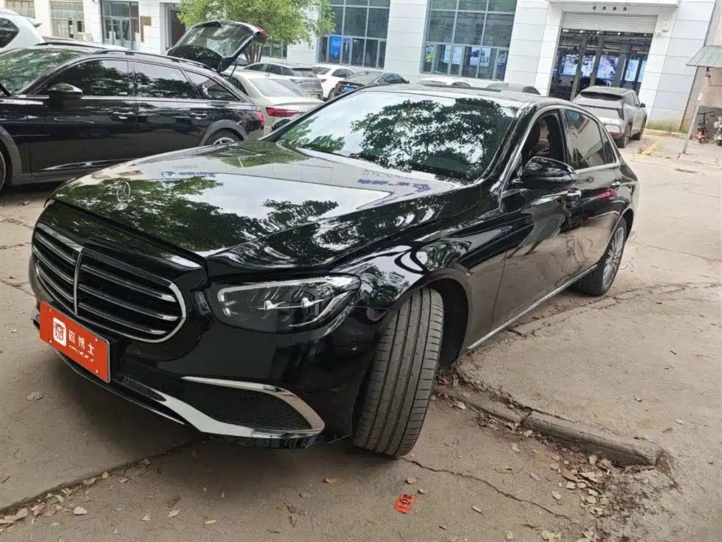 Mercedes-Benz E-Class 2023 — фото 1 из 5