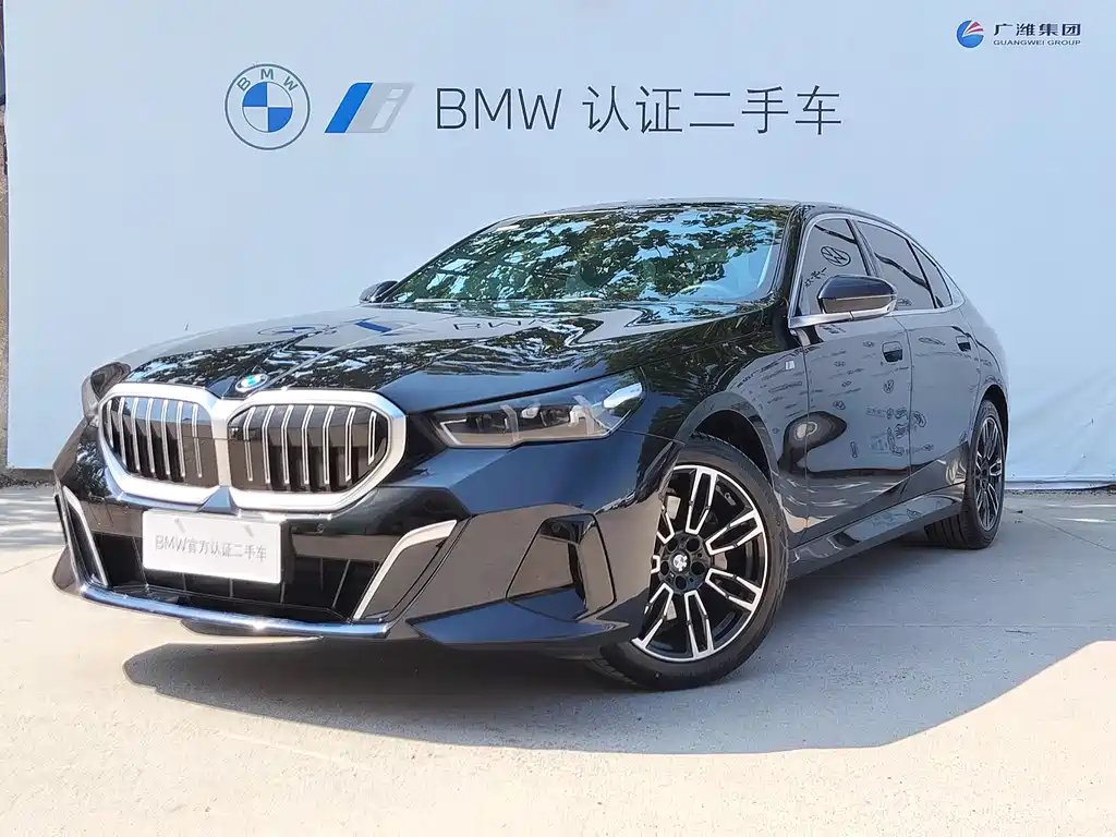 BMW 5 Series 2025 — фото 1 из 5