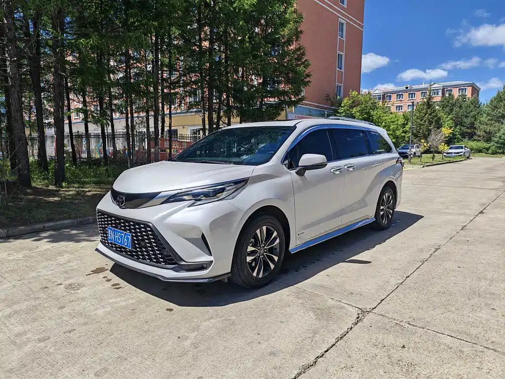 Toyota Granvia 2025 — фото 1 из 5