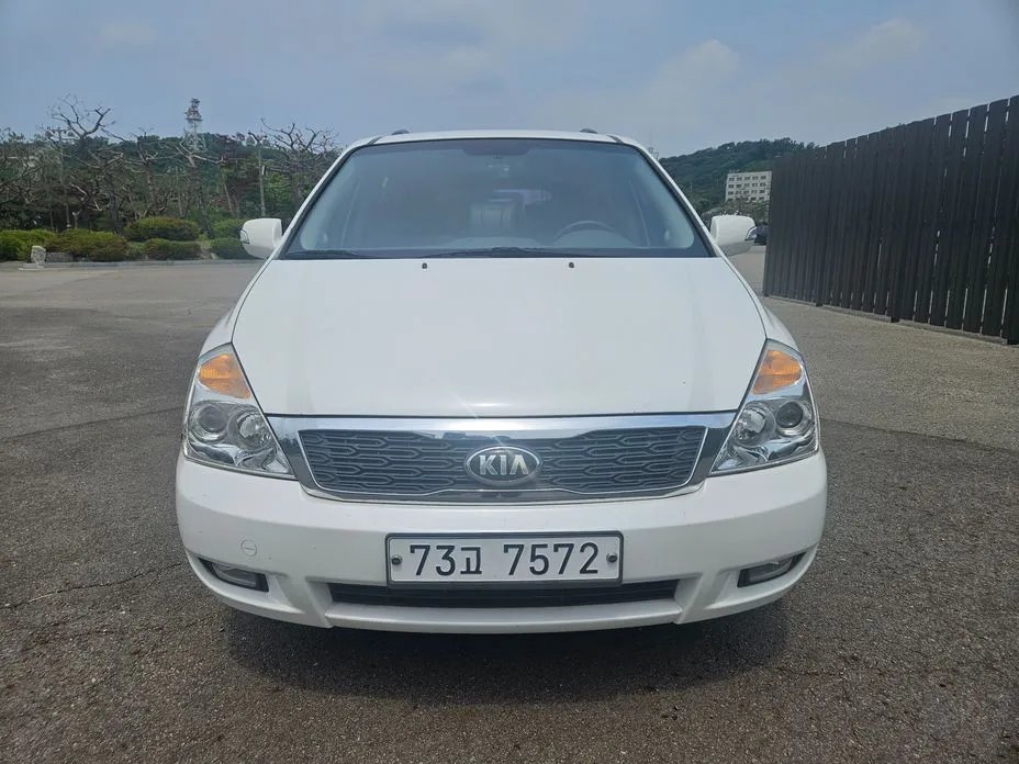Kia Carnival 2013 — фото 1 из 5