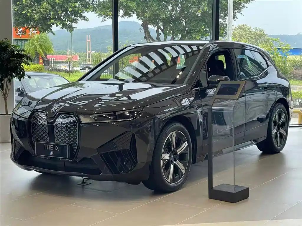 BMW iX 2026 — фото 1 из 5