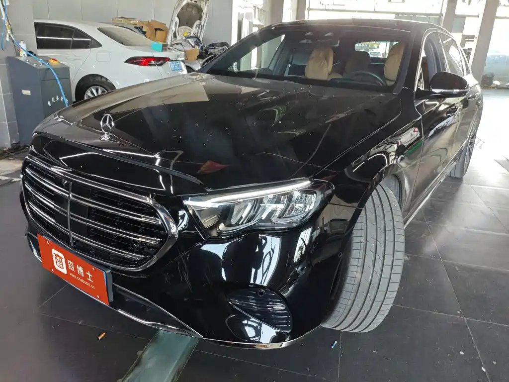 Mercedes-Benz E-Class 2024 — фото 1 из 5