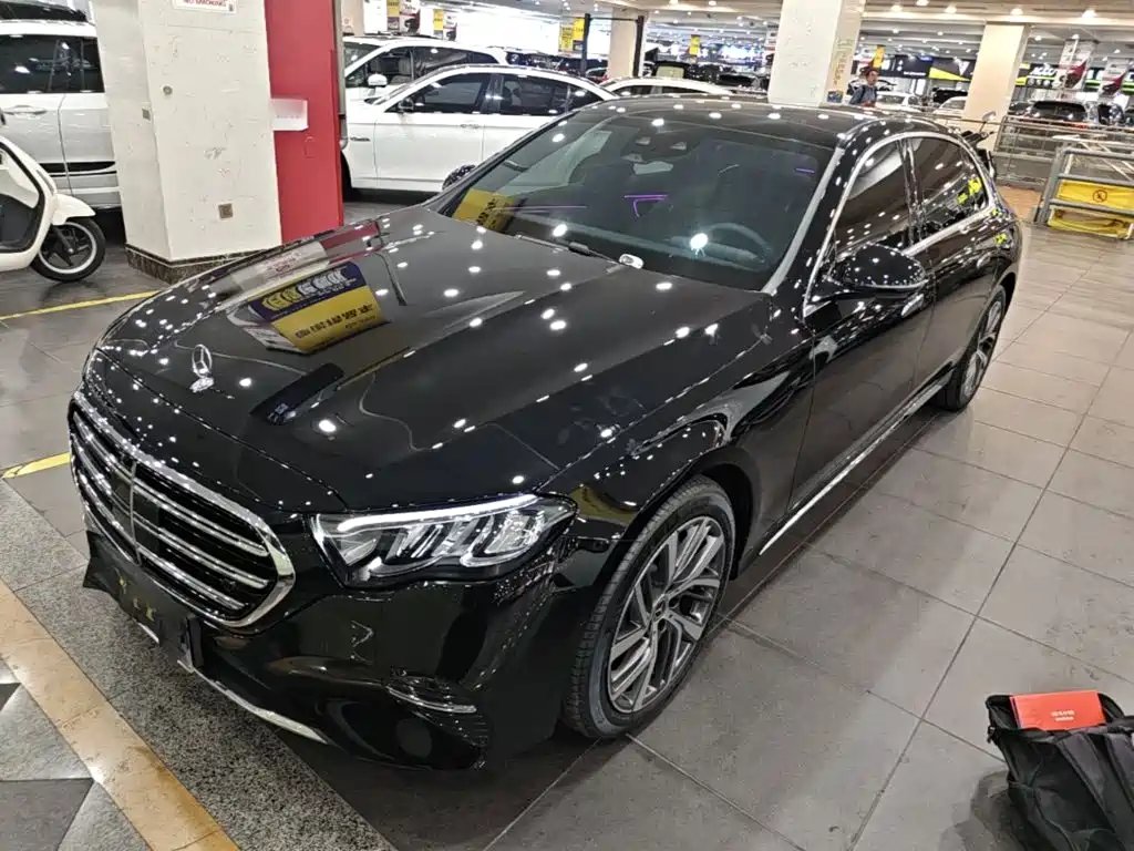 Mercedes-Benz E-Class 2025 — фото 1 из 5