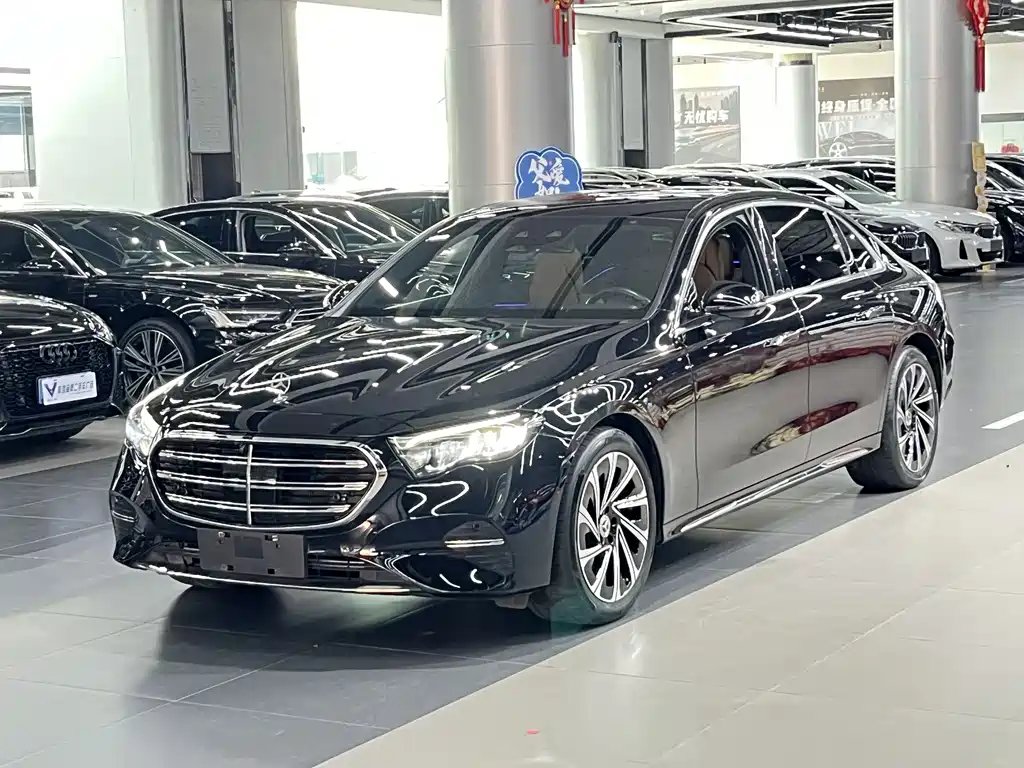 Mercedes-Benz E-Class 2024 — фото 1 из 5