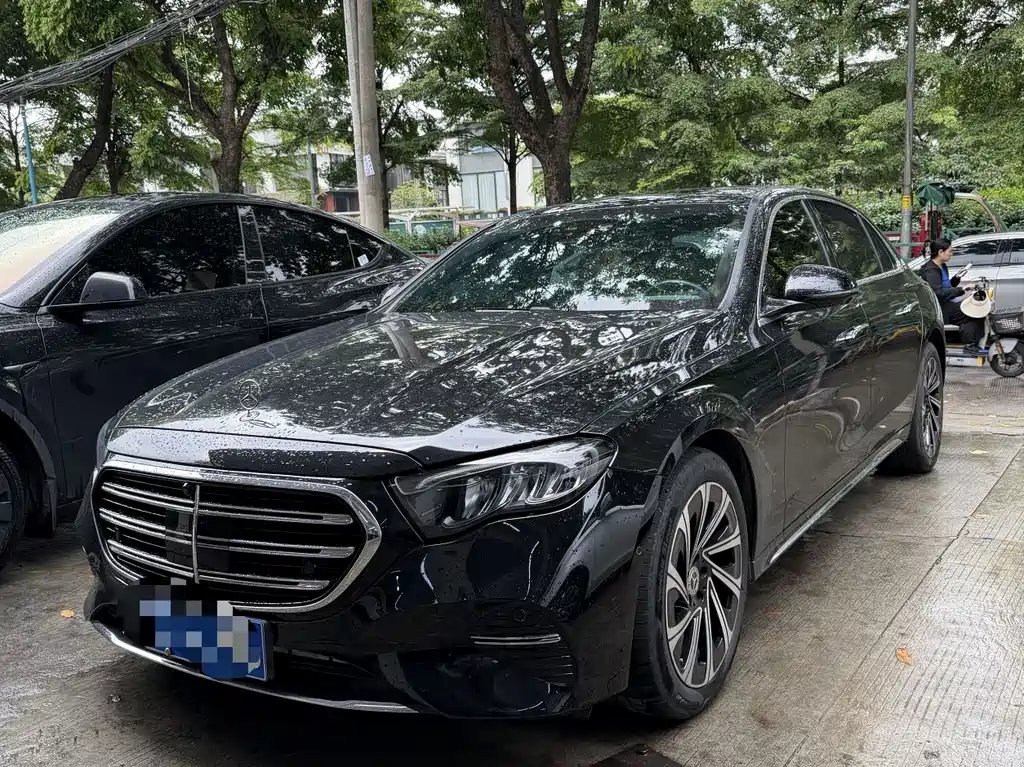 Mercedes-Benz E-Class 2024 — фото 1 из 5