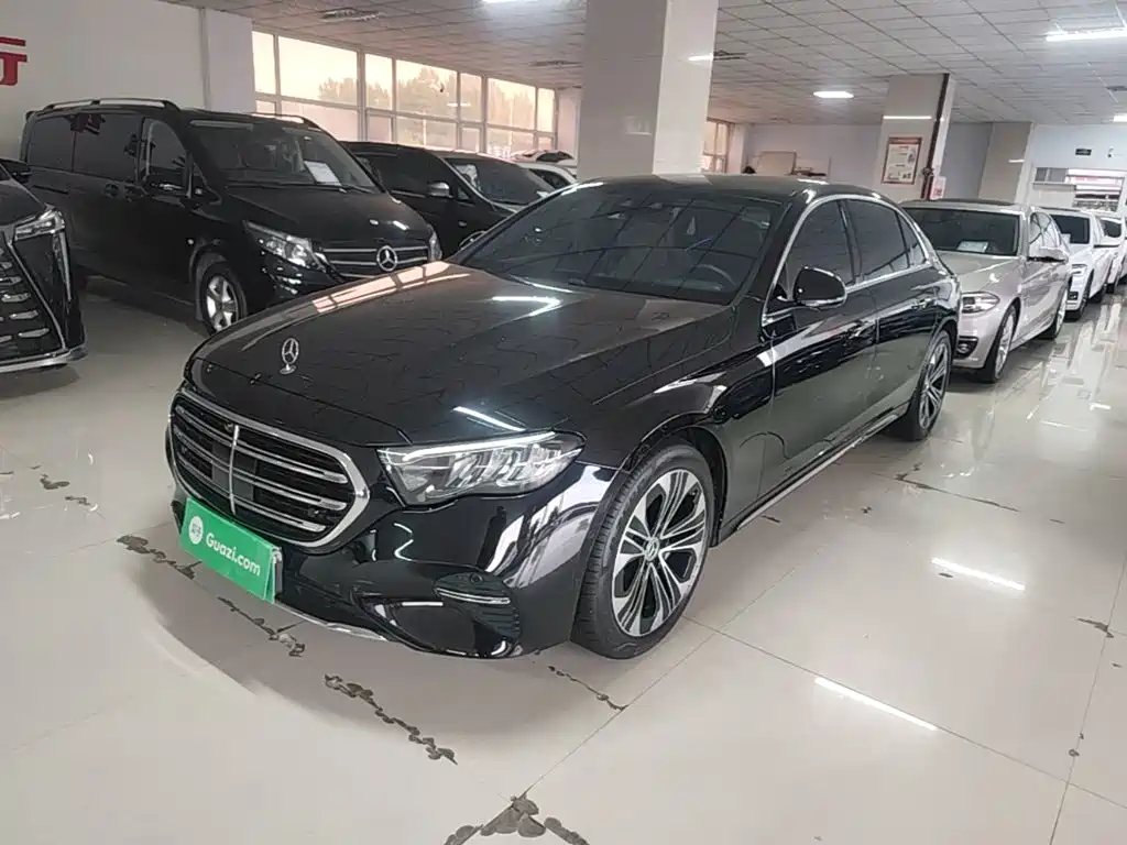 Mercedes-Benz E-Class 2025 — фото 1 из 5