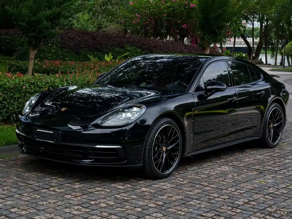 Porsche Panamera 2018 — фото 1 из 5