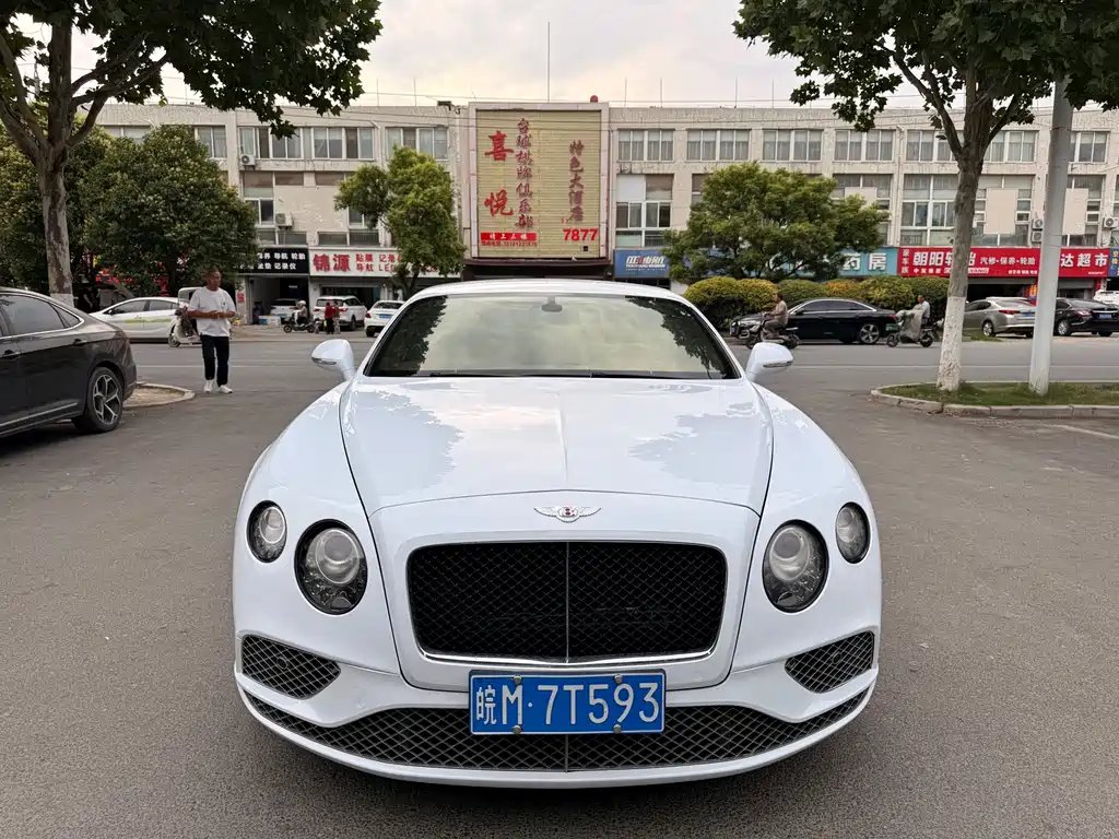 Bentley Continental 2017 — фото 1 из 5