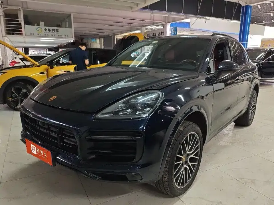 Porsche Cayenne 2021 — фото 1 из 8