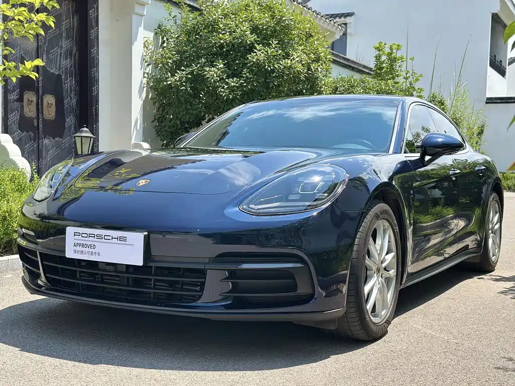 Porsche Panamera 2018 — фото 1 из 5