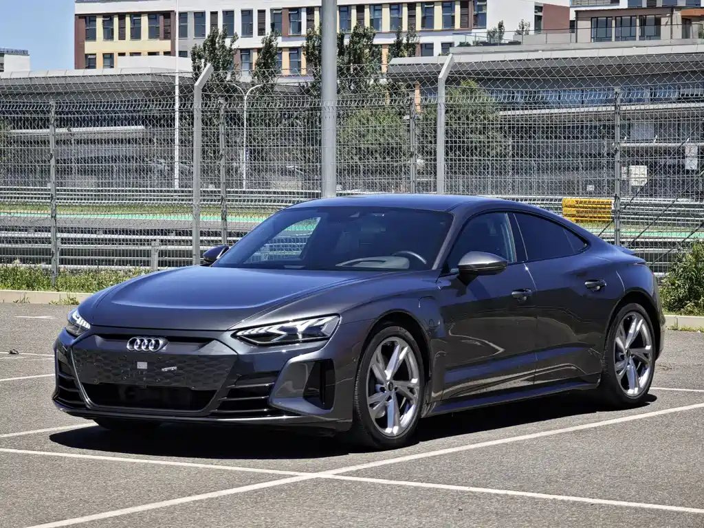 Audi e-tron GT 2024 — фото 1 из 5