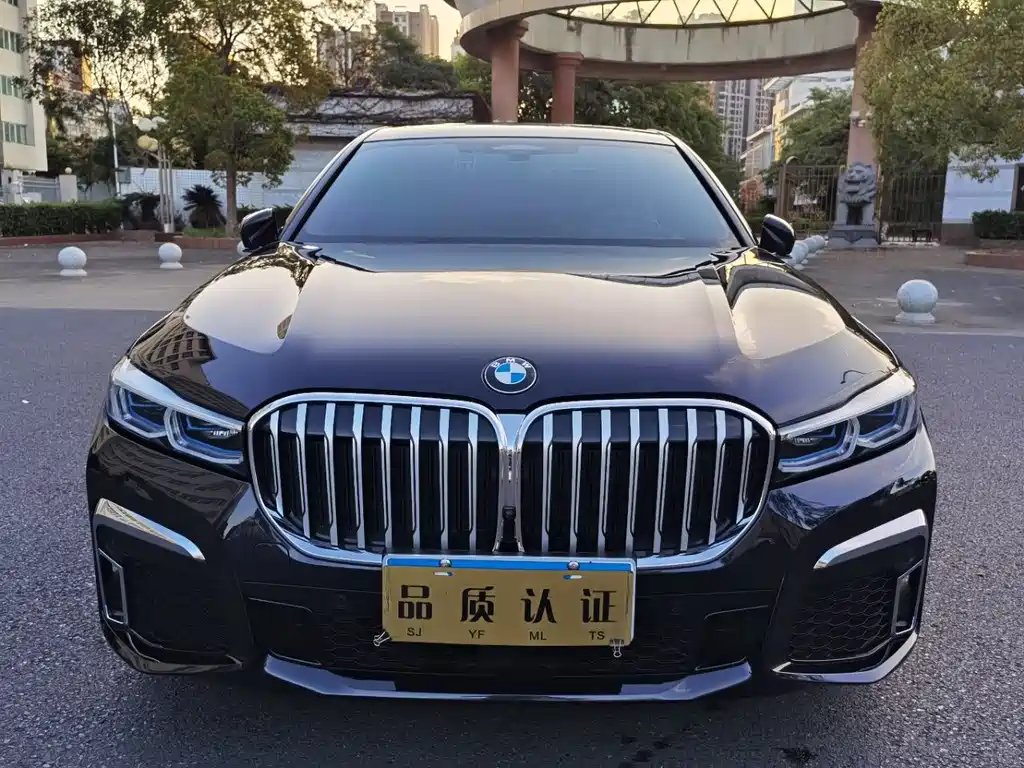 BMW 7 Series 2021 — фото 1 из 5