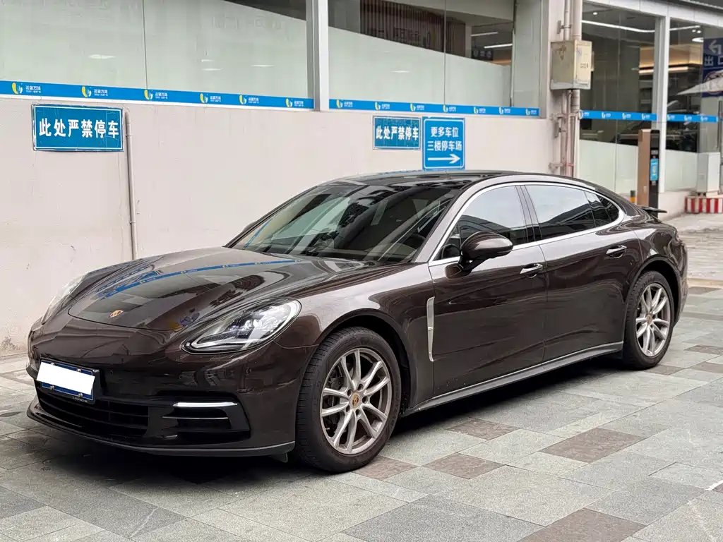 Porsche Panamera 2017 — фото 1 из 5