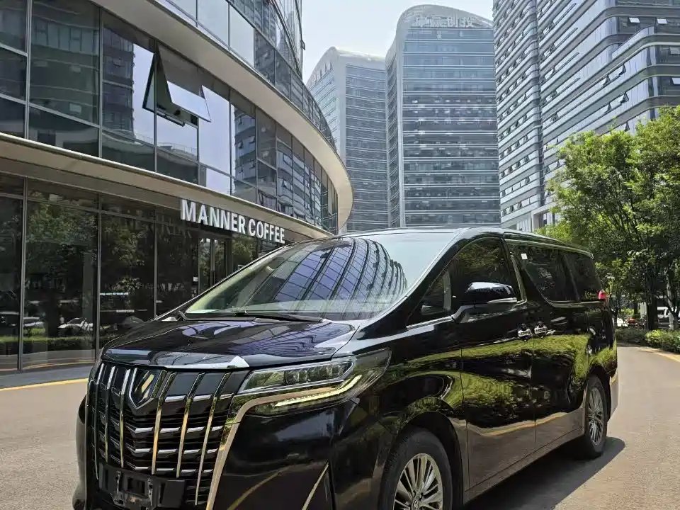 Toyota Alphard 2020 — фото 1 из 3