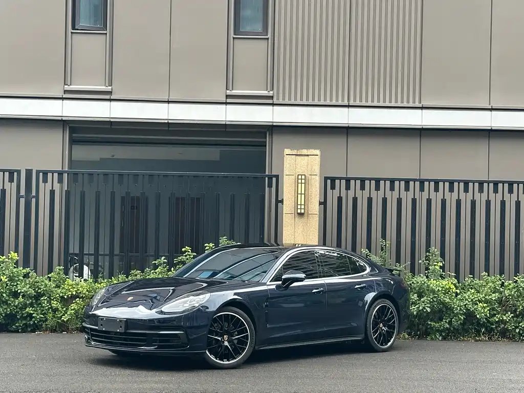 Porsche Panamera 2020 — фото 1 из 5