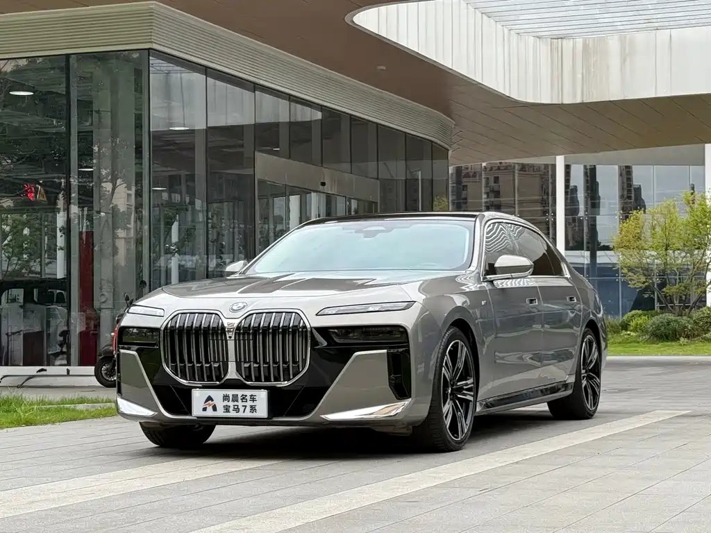 BMW 7 Series 2023 — фото 1 из 5