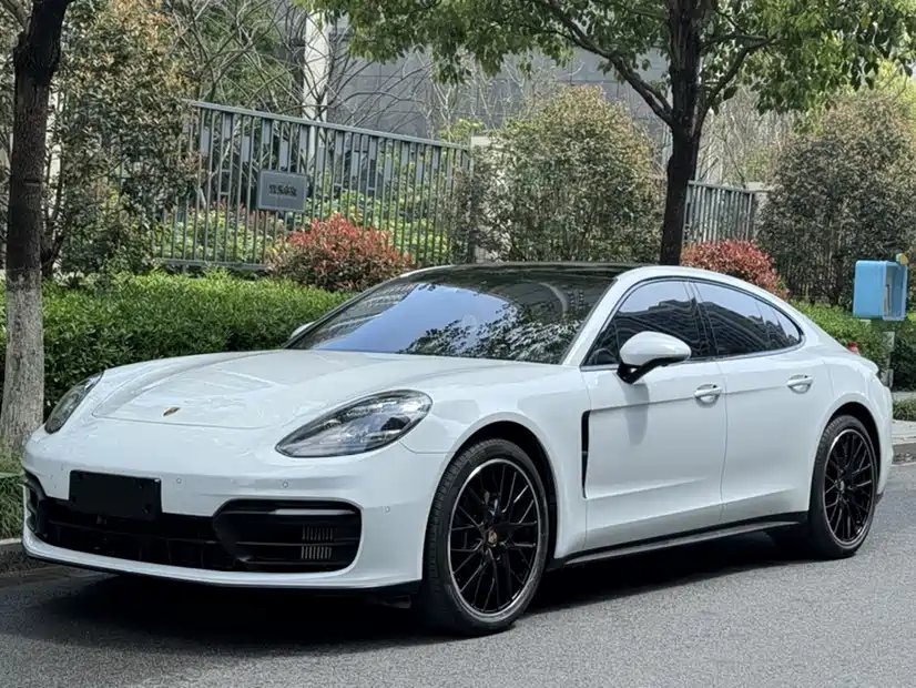 Porsche Panamera 2021 — фото 1 из 5