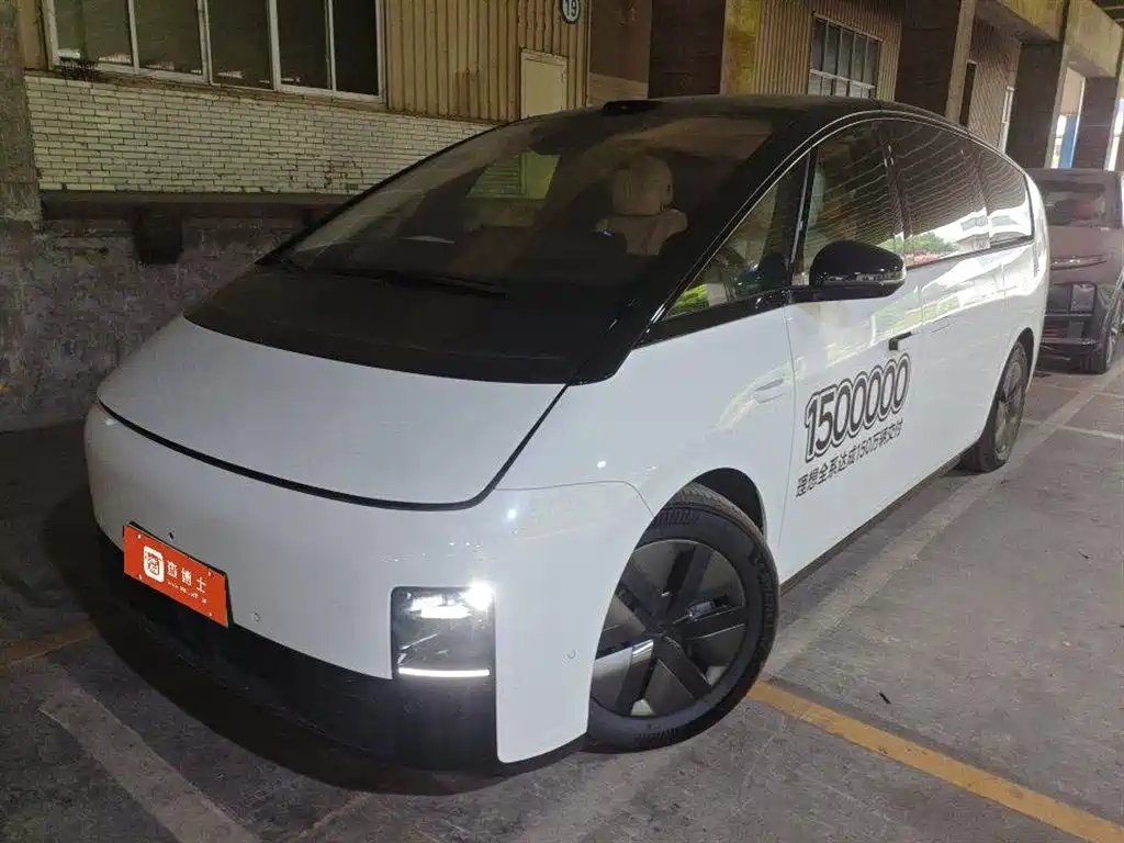 Li Auto Li MEGA 2025 — фото 1 из 4