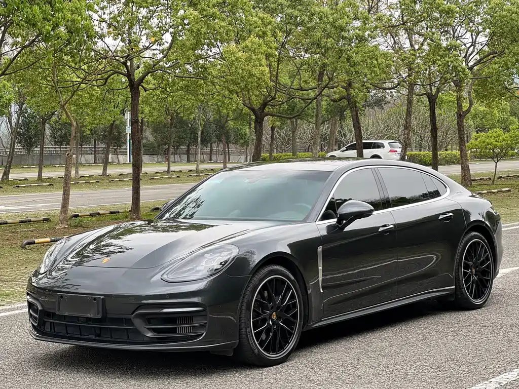 Porsche Panamera 2021 — фото 1 из 5