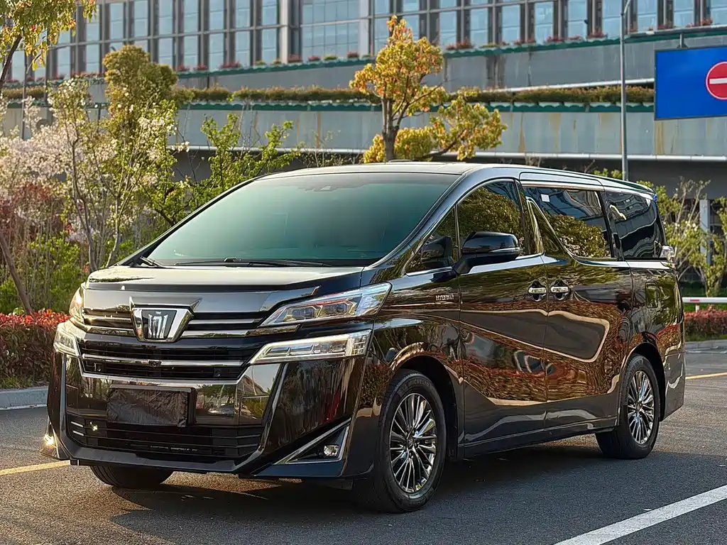 Toyota Vellfire 2021 — фото 1 из 5