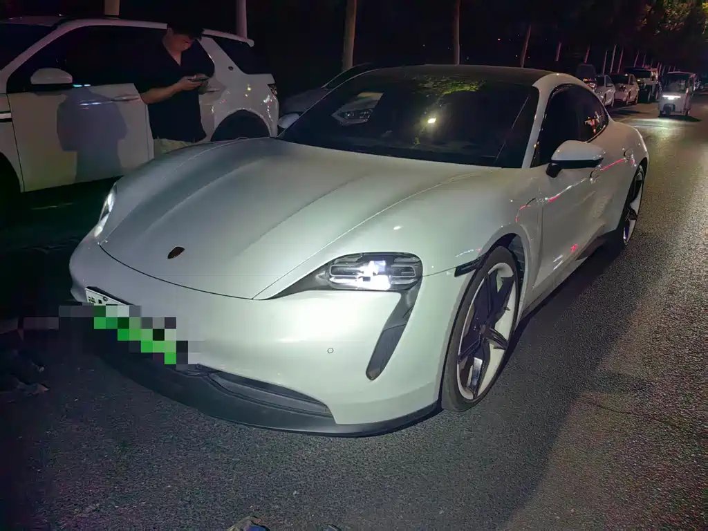 Porsche Taycan 2022 — фото 1 из 5