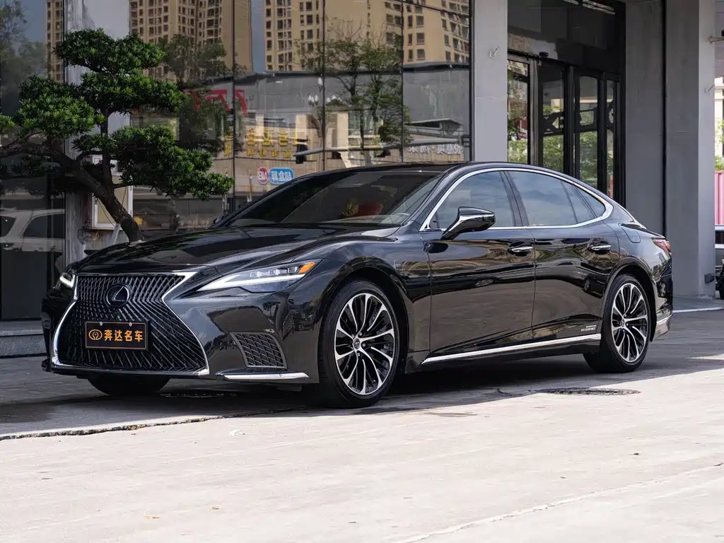 Lexus LS 2021 — фото 1 из 5