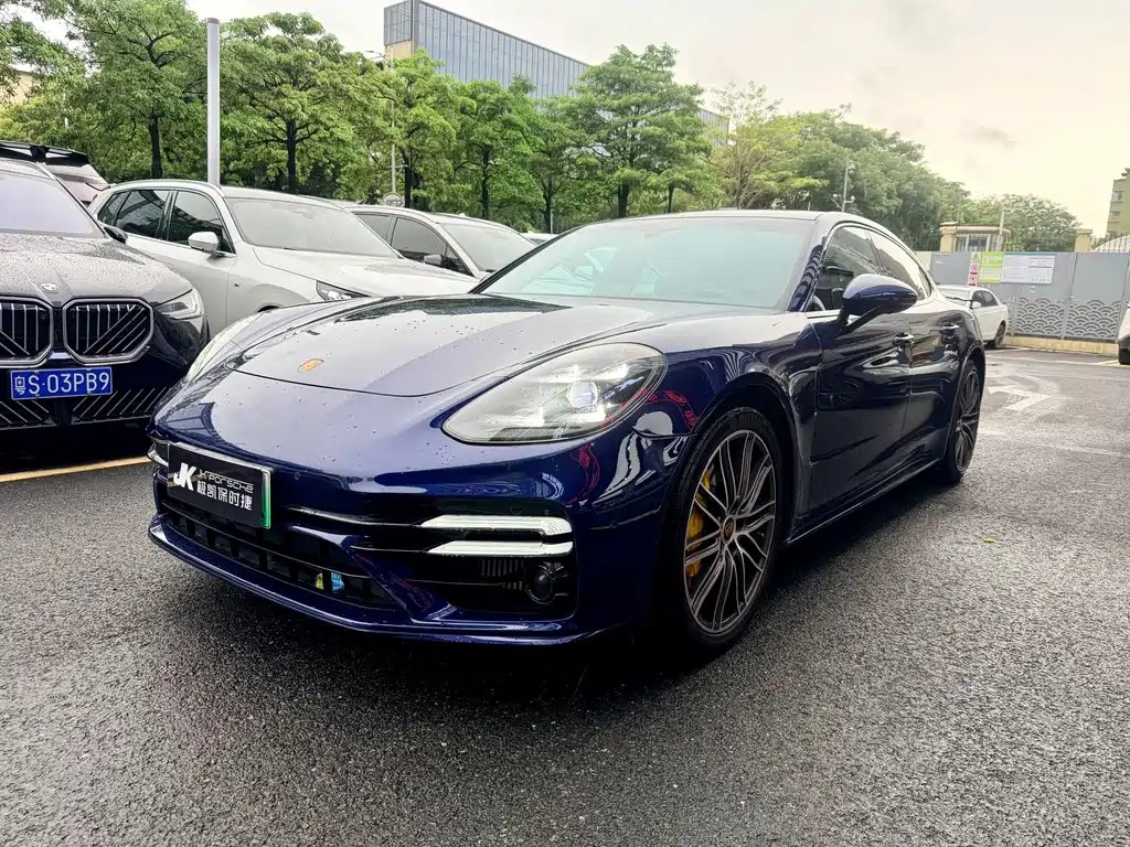 Porsche Panamera Hybrid 2022 — фото 1 из 5