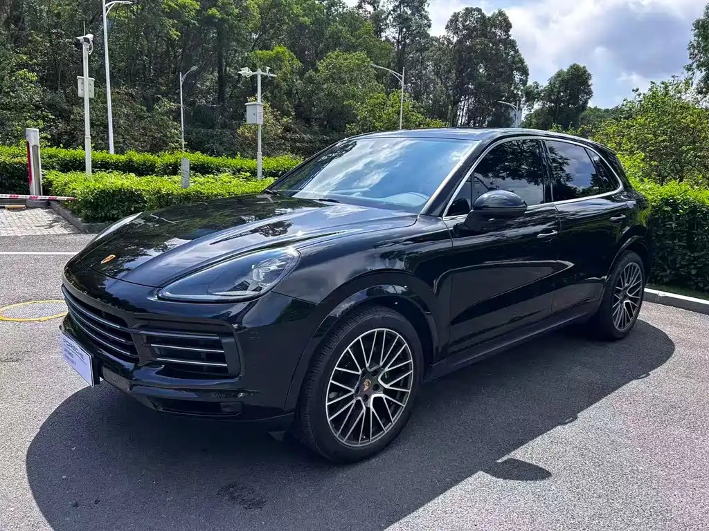 Porsche Cayenne 2023 — фото 1 из 5