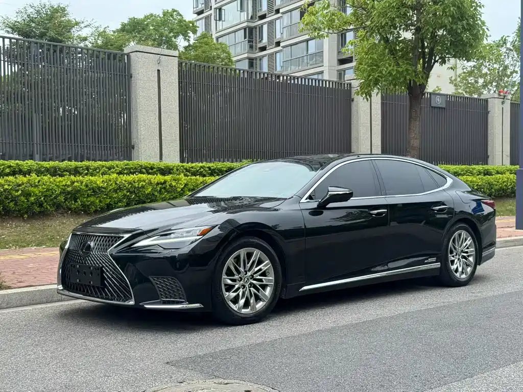 Lexus LS 2021 — фото 1 из 5