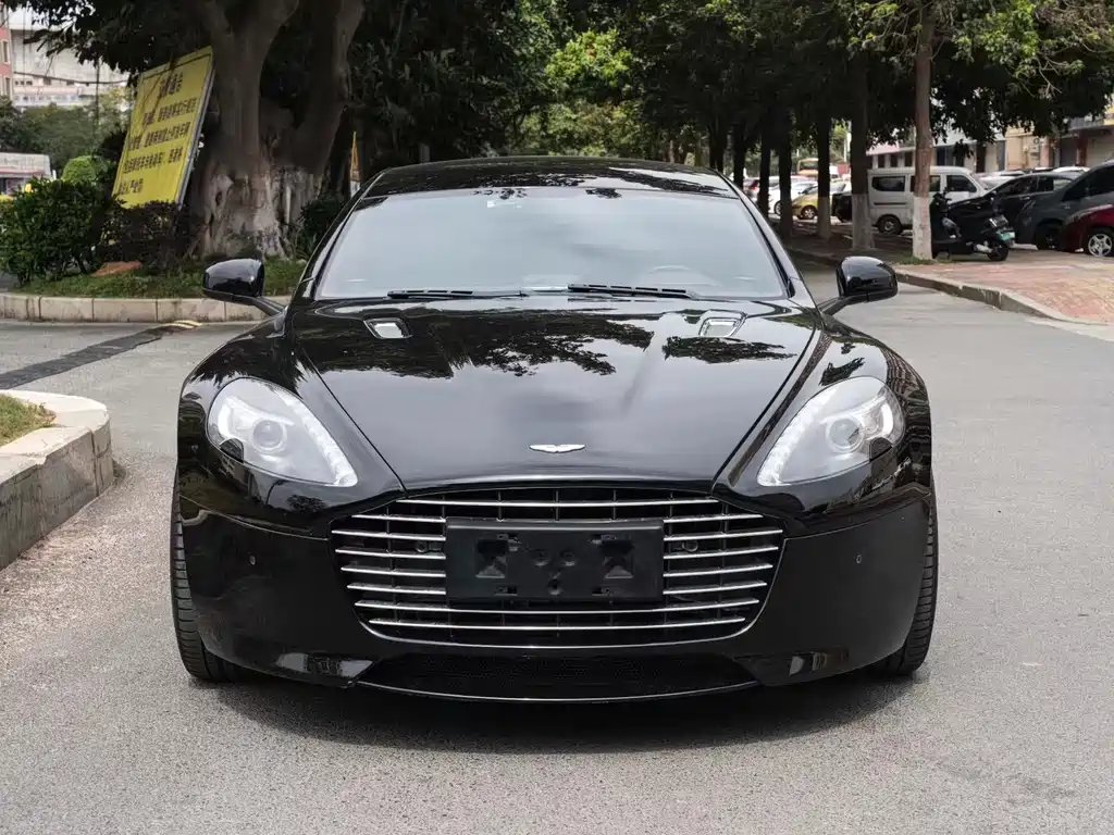 Aston Martin Rapide 2016 — фото 1 из 3