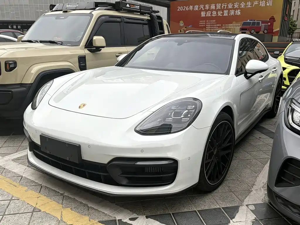 Porsche Panamera 2021 — фото 1 из 5