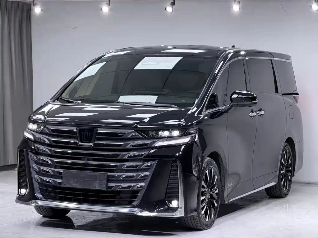 Toyota Vellfire 2024 — фото 1 из 5