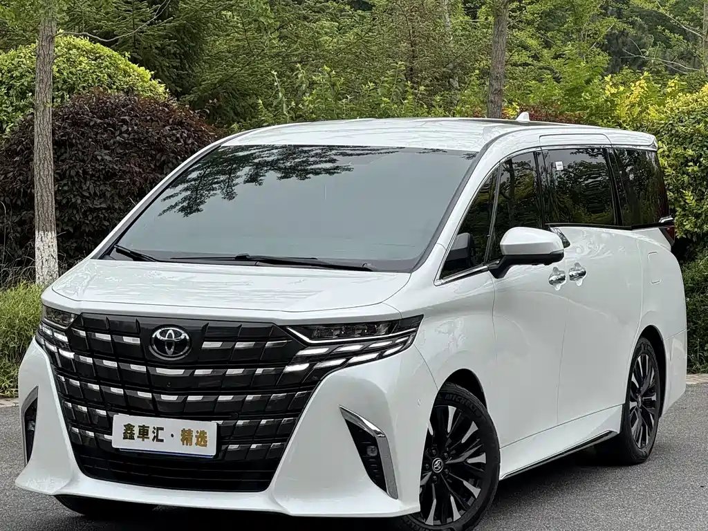 Toyota Alphard 2024 — фото 1 из 5