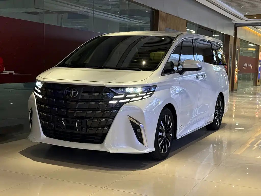 Toyota Alphard 2023 — фото 1 из 5