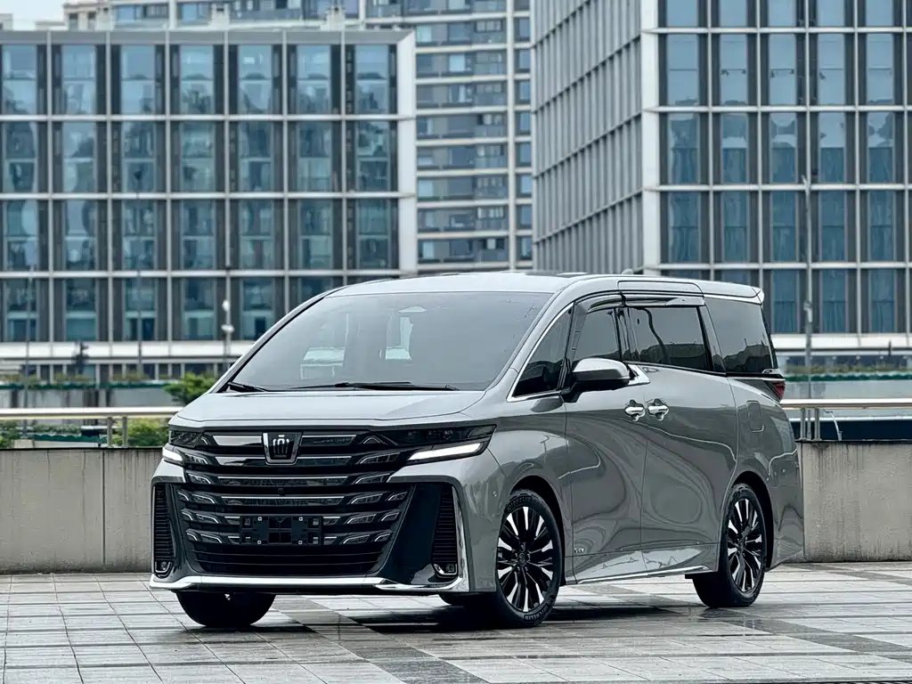 Toyota Vellfire 2025 — фото 1 из 5
