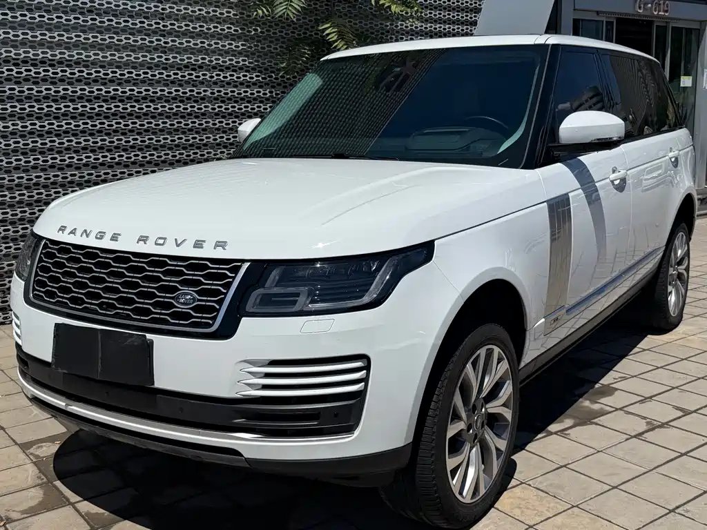 Land Rover Range Rover 2021 — фото 1 из 5
