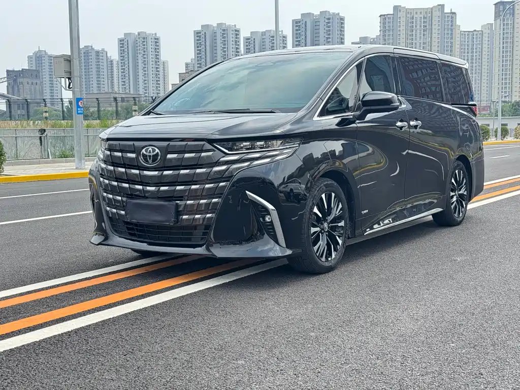 Toyota Alphard 2024 — фото 1 из 5